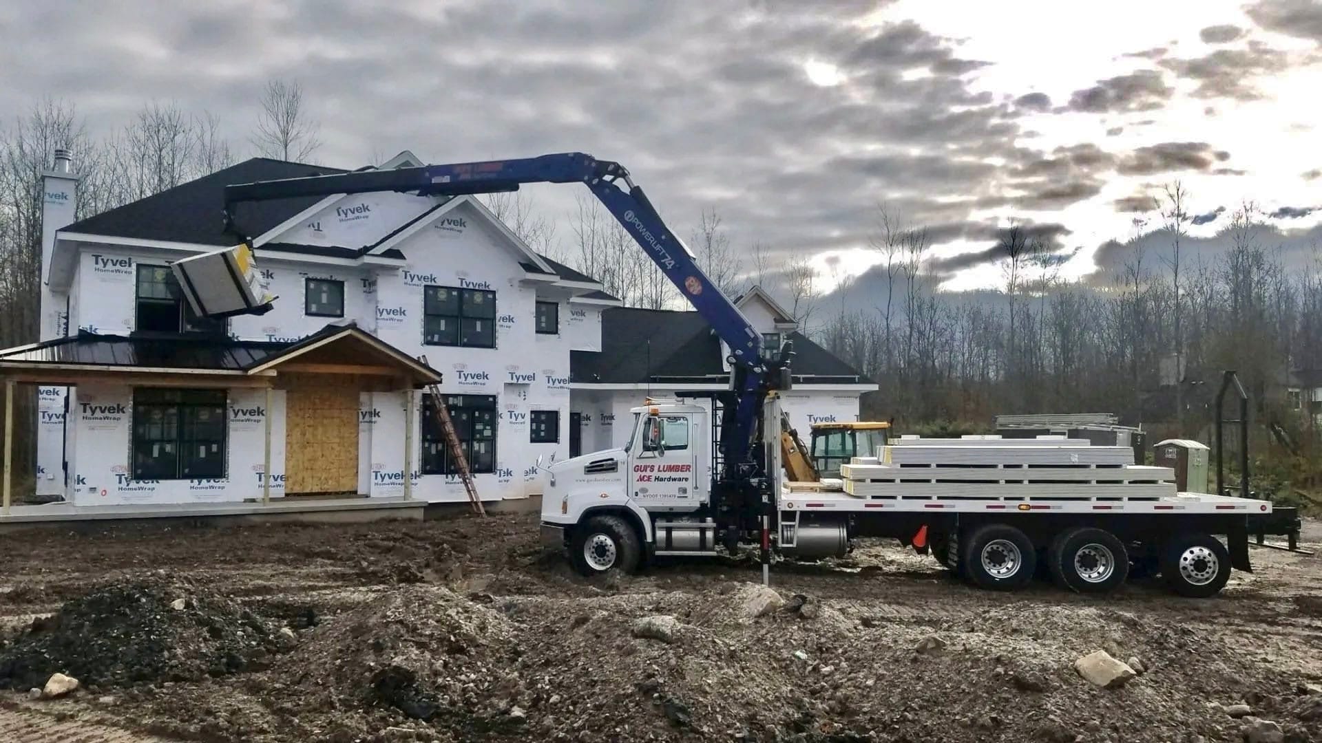 DELIVERY TRUCK DRYWALL BOOM